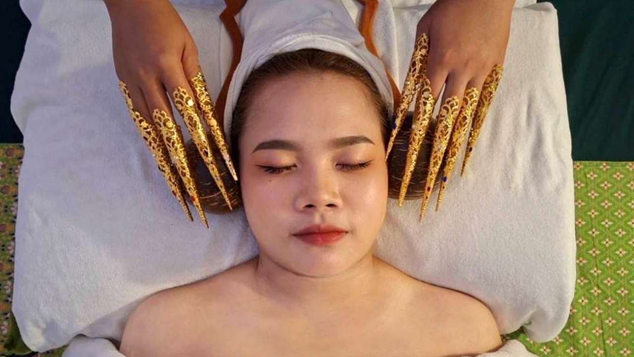 คันก็เกาแล้วเราก็นวด Head & Back Scratching, Coconut Shell Sound Healing and Ear Spa