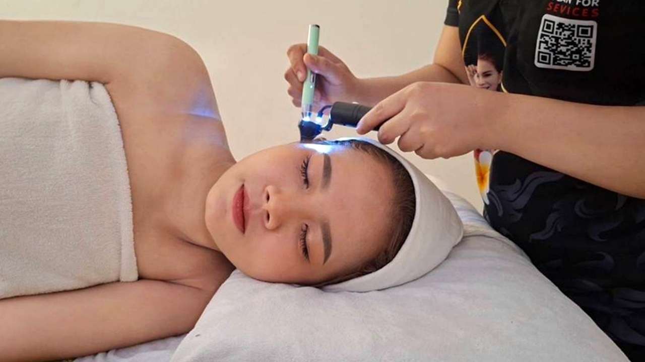 คันก็เกาแล้วเราก็นวด Head & Back Scratching, Coconut Shell Sound Healing and Ear Spa